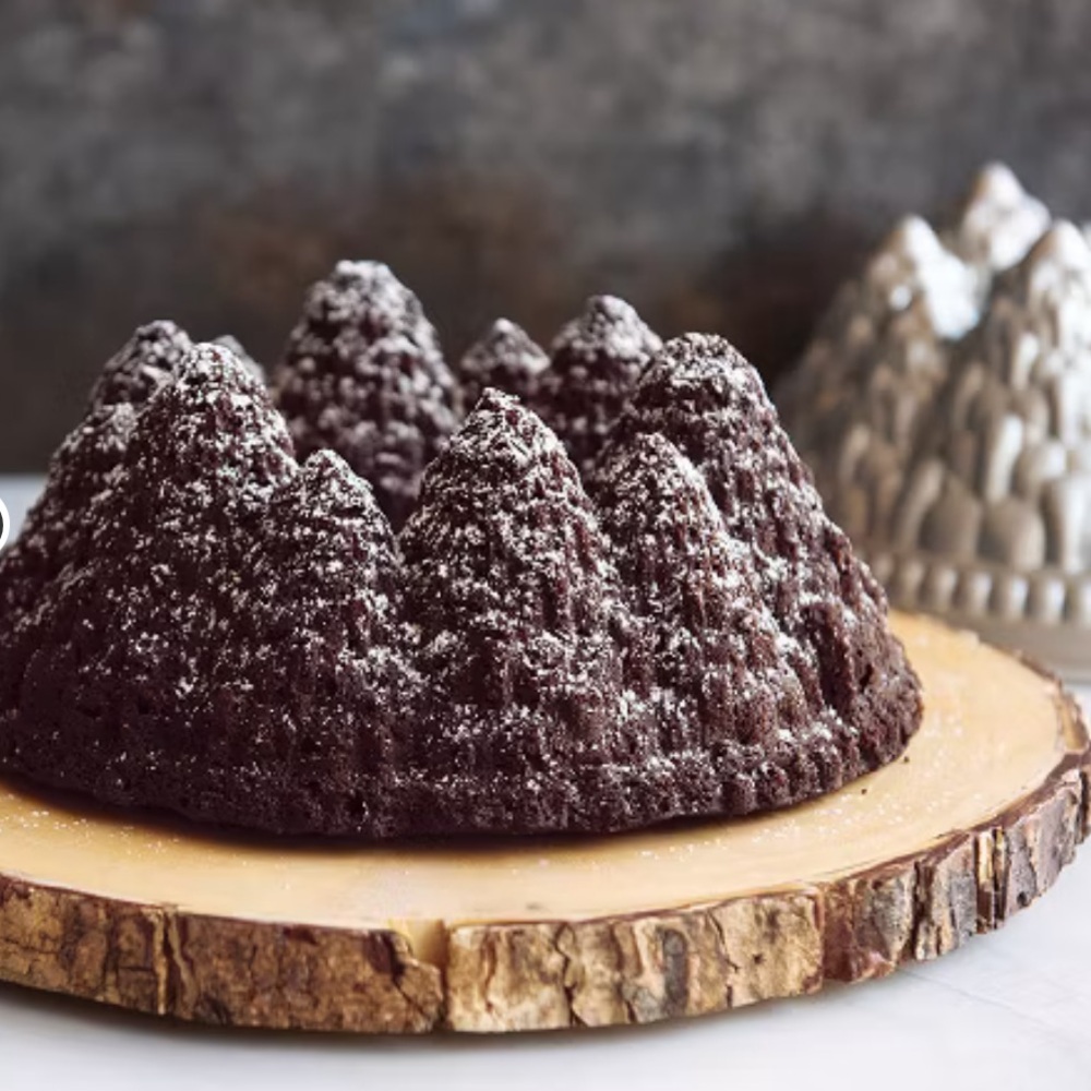 NORDIC WARE Holiday Tree Bundt Pan. Vintage